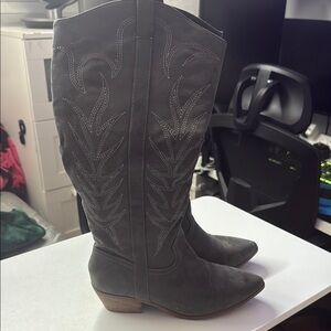 Universal Thread Gray Heeled Boots with Western Flair